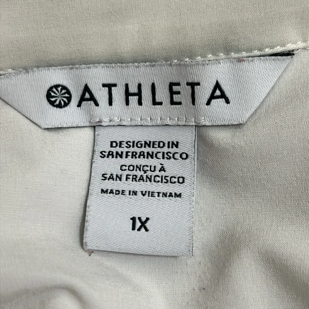 Athleta Cream Button Down Shirt polyester/spandex blend. 1x - Picture 3 of 9